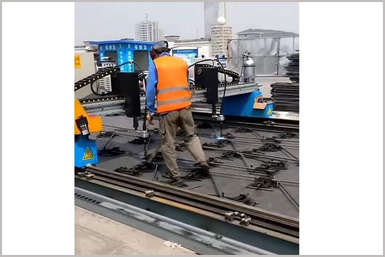 蓋梁骨架焊接機器人
